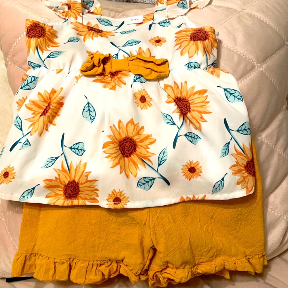 2 pc shorts tank set w/ sunflowers & gold shirts size 3-4 years. *1